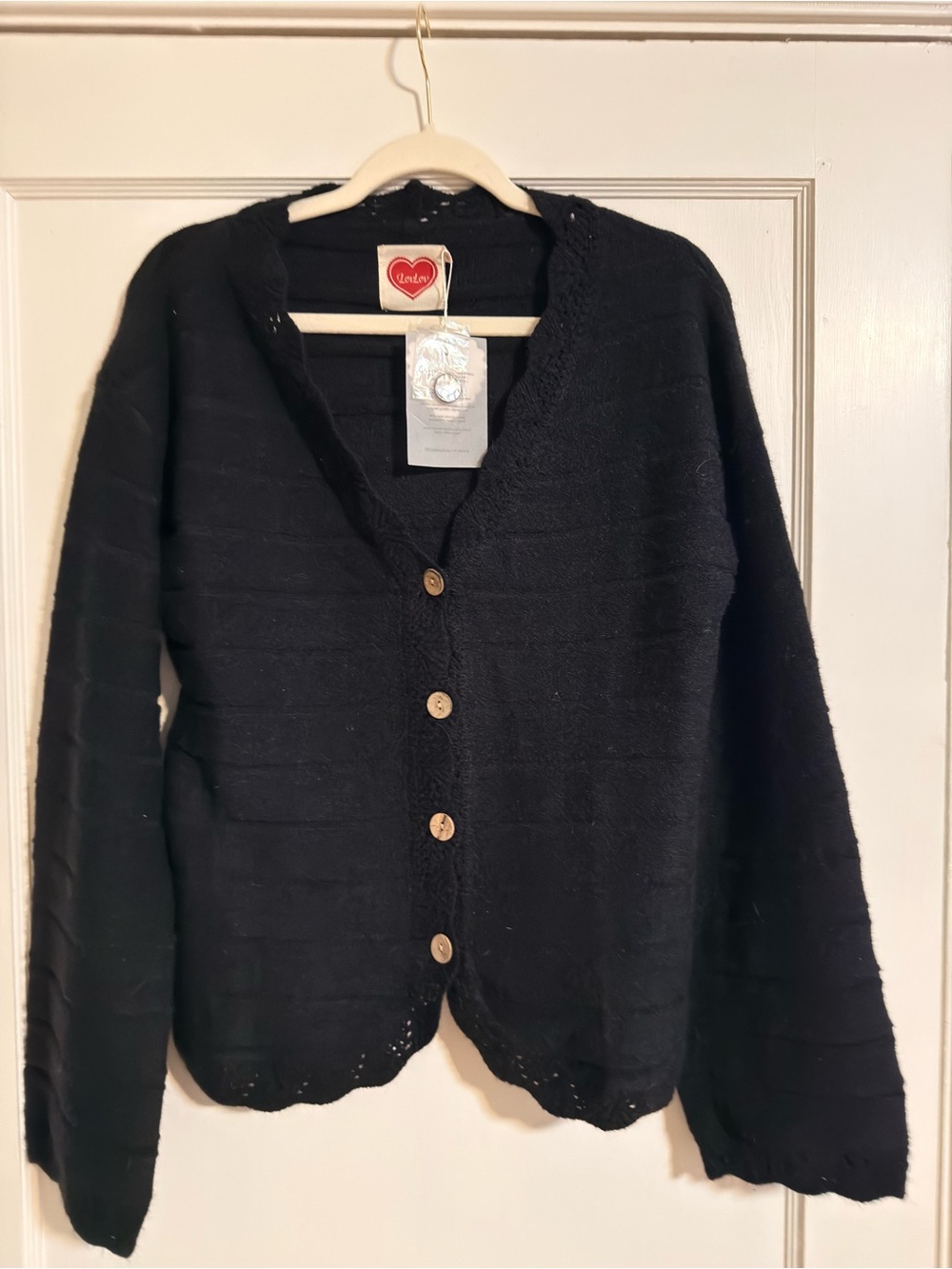 Chic Scalloped Black Cardigan